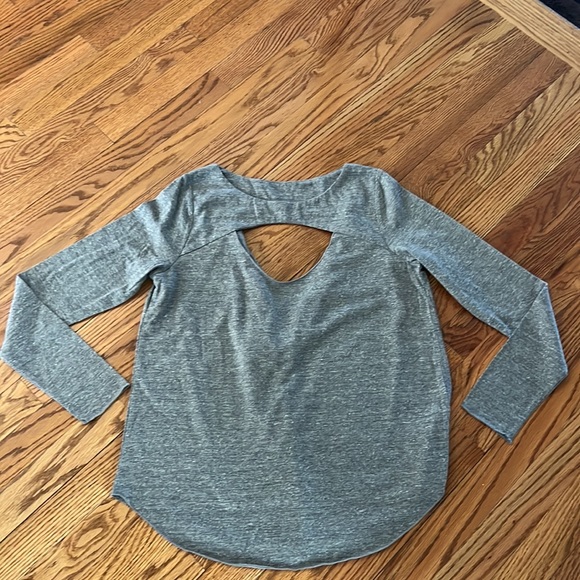 Chaser Heather Gray Long Sleeve Cut Out Front/Drape Back Shirt - NWT - Picture 4 of 5